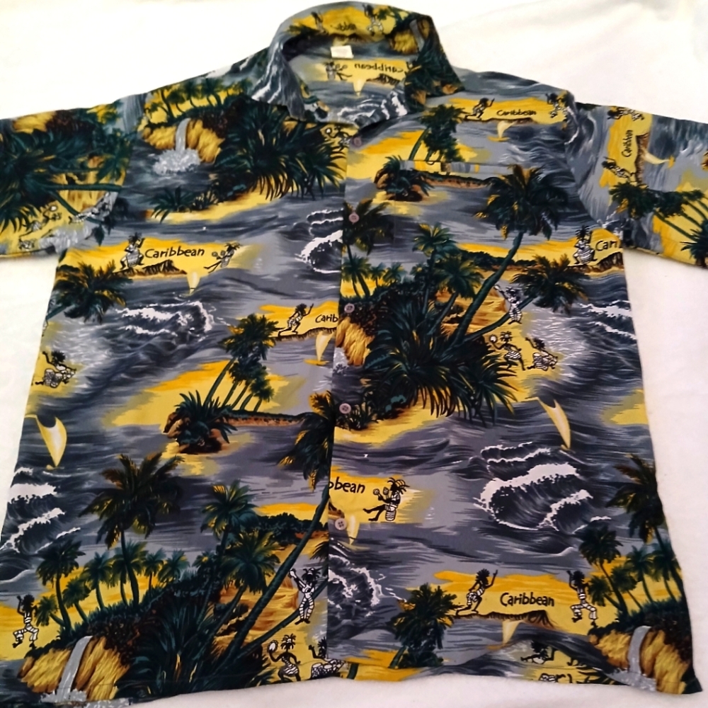 MENS VTG. "CREATIONS" CARRIBEAN  BUTTON-UP SHORT SLEEVE SHIRT SZ.LG.